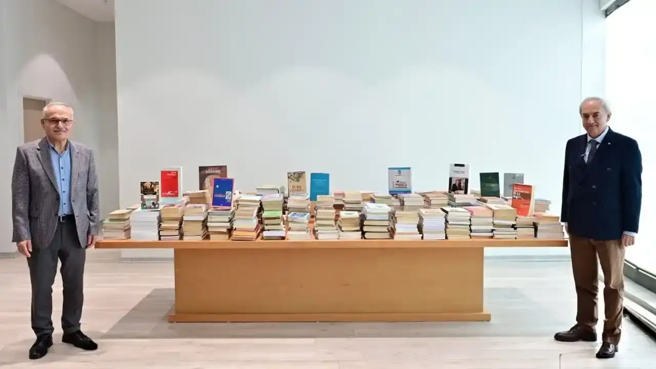 Akdeniz Üniversitesi'nde Bilgi Raflardan Taştı! 5